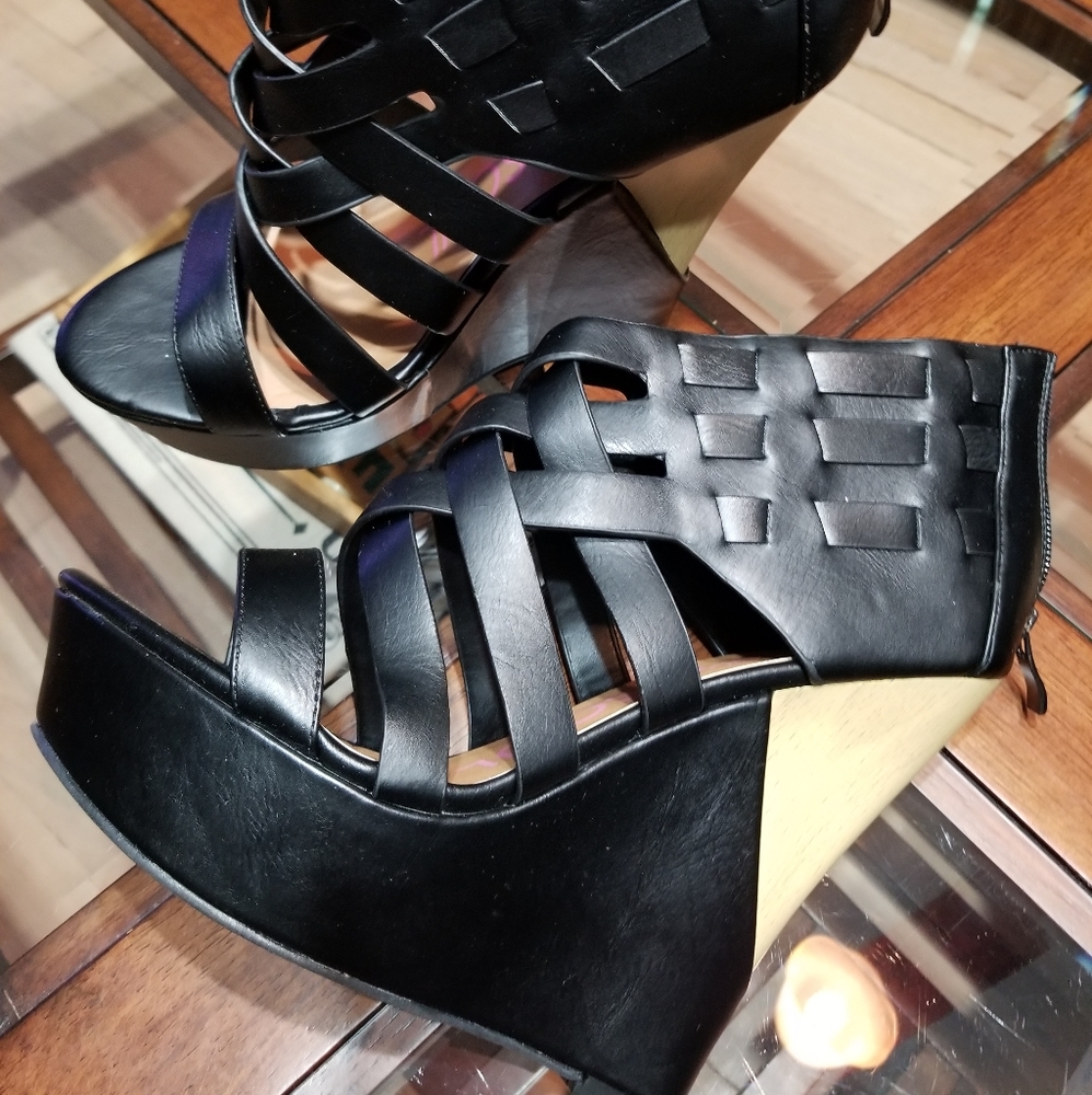 Gillien HeartSoul Wedge Sandals 10M